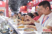 梦见理发“嗦粉”经济火热 中国多地“食力”出圈